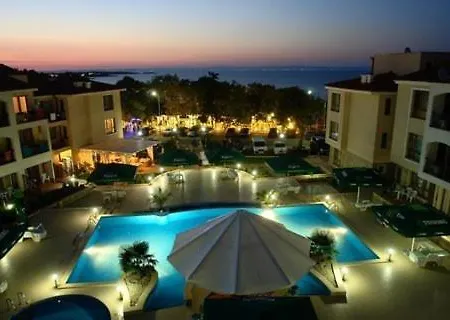 Paradise Bay فندق 3*