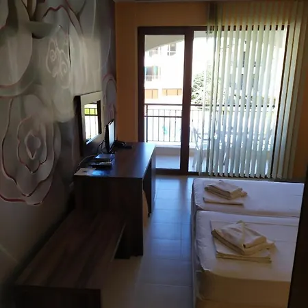 Paradise Bay מלון