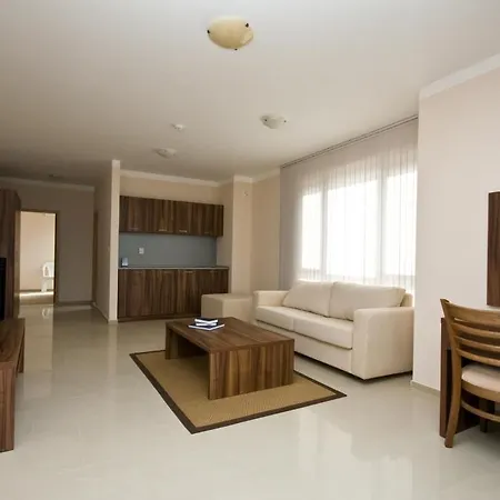 Paradise Bay מלון