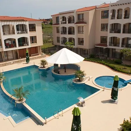 Paradise Bay מלון 3*