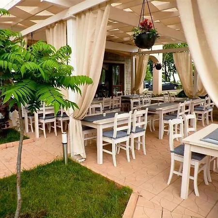Paradise Bay فندق 3*