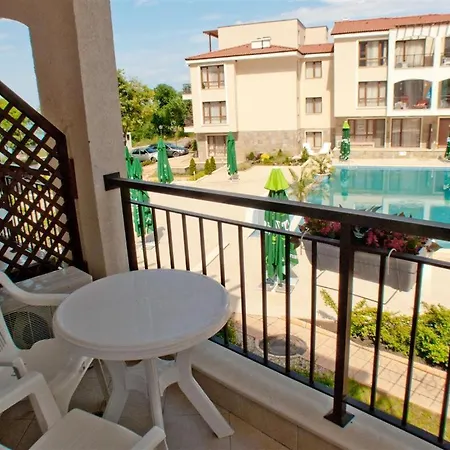 Paradise Bay فندق بوموري