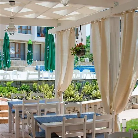 Paradise Bay מלון פומורי