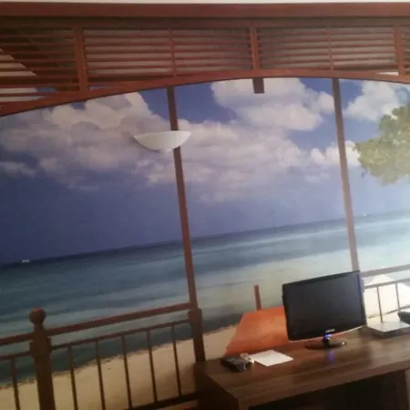 מלון Paradise Bay 3*