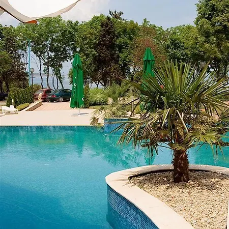 Paradise Bay 3*